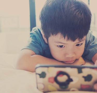 子どものスマホ使用時間と成績の驚くべき関係！２時間の勉強が水の泡に!?