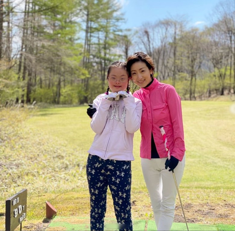 親子でゴルフを楽しむ