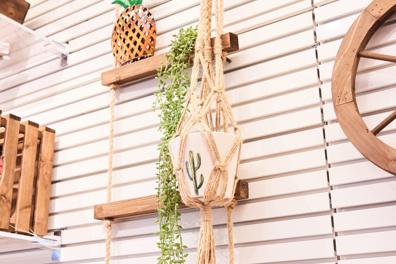 【ニトリで発見！】③プランターハンガー麻 479円