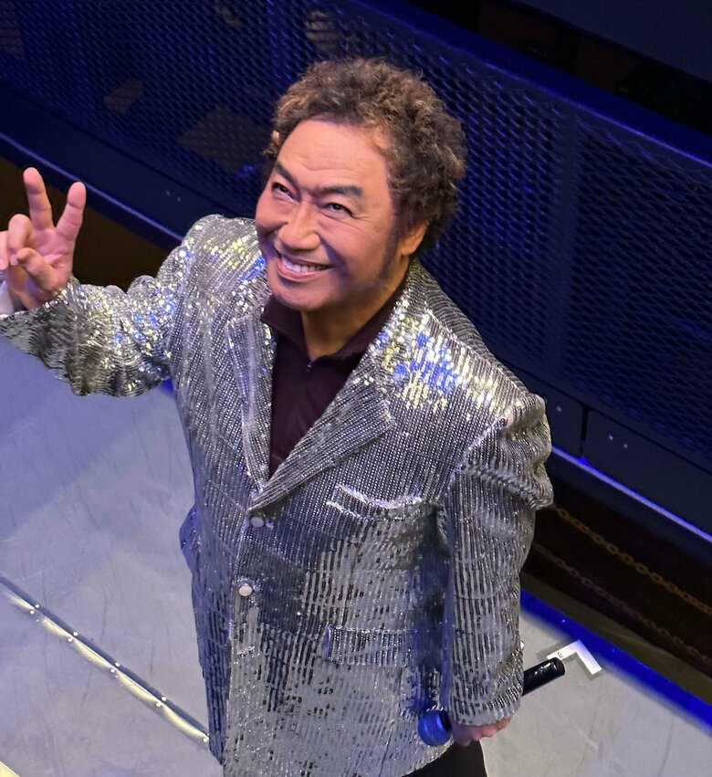 ステージにて。サービス精神旺盛なコロッケさん