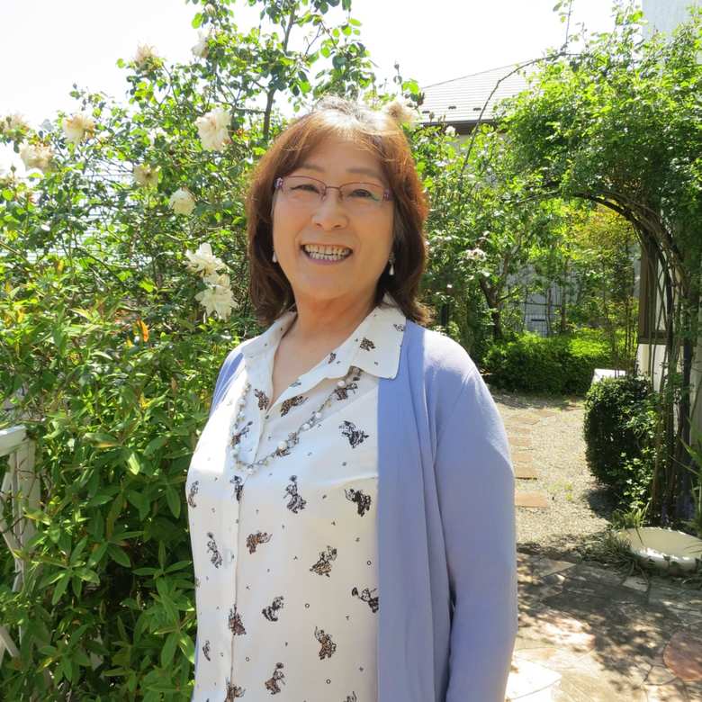 関東学院大学経営学部経営学科教授。専門領域はことばとジェンダー。『翻訳がつくる日本語　ヒロインは女ことばを話し続ける』（白澤社）、『女ことばと日本語』 （岩波新書）、『「女ことば」はつくられる』（ひつじ書房、第27回山川菊栄賞受賞)など著書多数。最新の著書『「自分らしさ」と日本語』（ちくまプリマー新書）は2021年5月刊行予定。