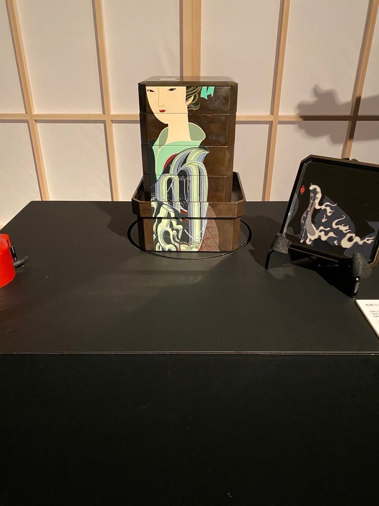 彦十蒔絵のプロジェクトで制作した重箱。銀座和光ホールで展示された