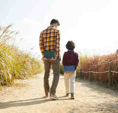 子供の進路に口を出すのはいつまで？ 卒親できない親子の事情