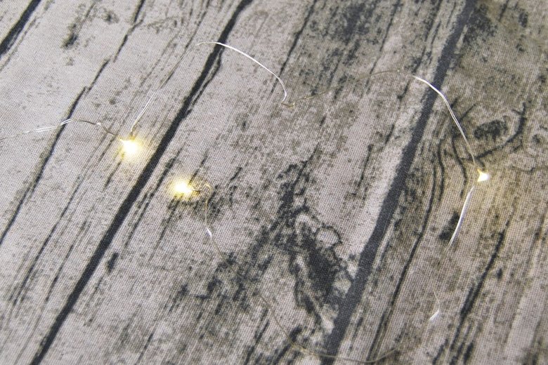 セリアの人気商品「LEDジュエリーライト」の使用中画像２