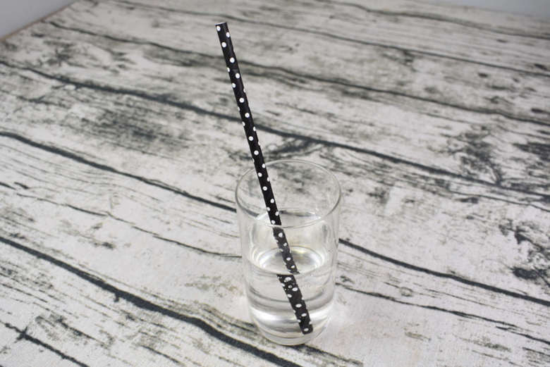 セリアのおすすめキッチン用品「ペーパーストロー ストライプ・ドット」の実物画像04