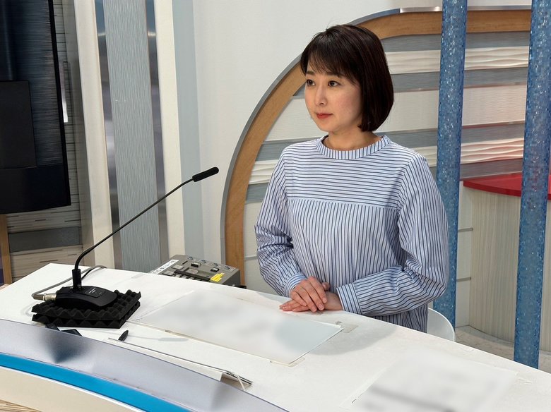 本番中の財津アナ