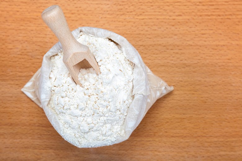 使いかけの粉物類は乾燥剤と一緒に密閉し冷蔵室または冷凍室へ