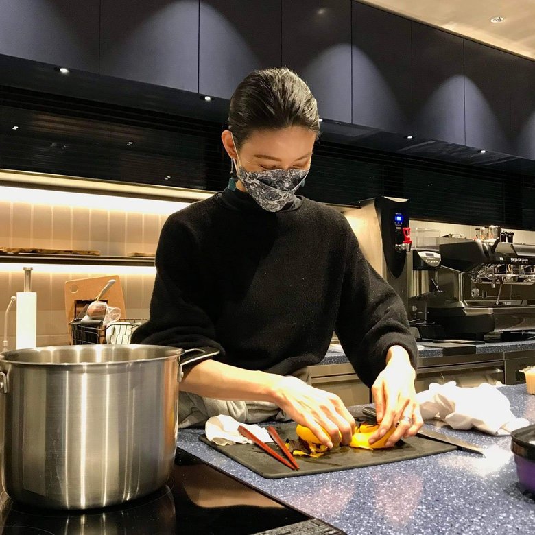 「塩とオイルの組み合わせだけでも、手軽に味の変化を楽しめます」と語る青山さん