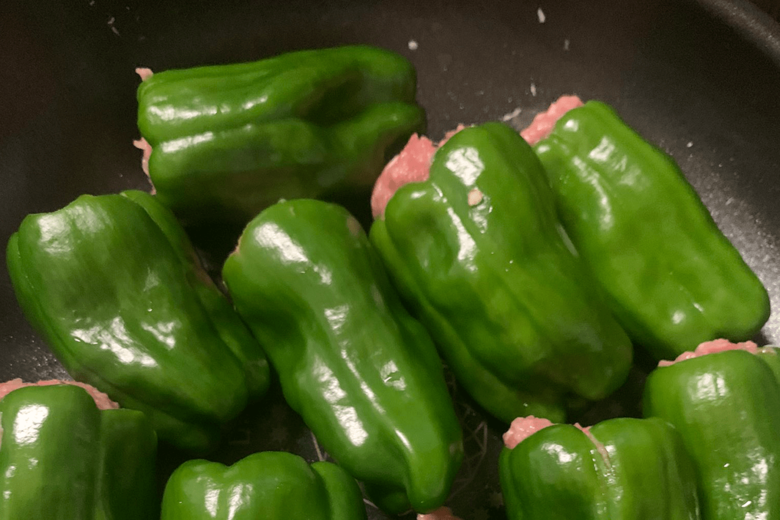 【作り方2】油を引いたフライパンに並べる