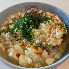 「騙されたと思って…」旨みジュワ〜な鶏塩麻婆豆腐にハマる人続出「しかも簡単すぎる」