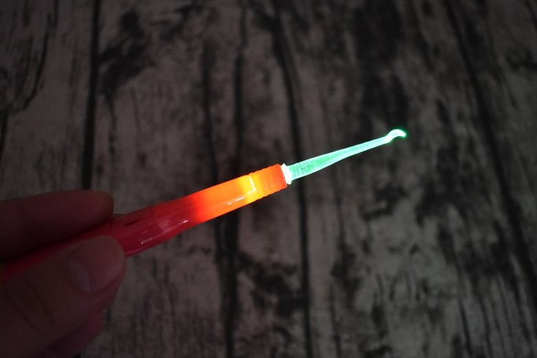 ダイソーのおすすめ商品「光る耳かき」の商品画像