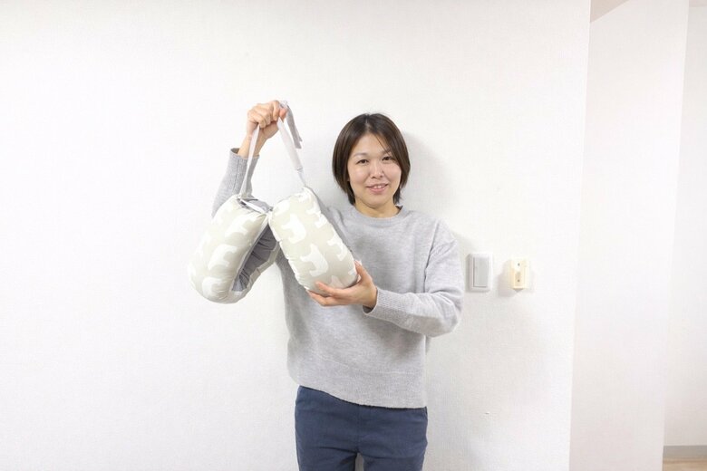 ぺこーなリングを手にする永島さん