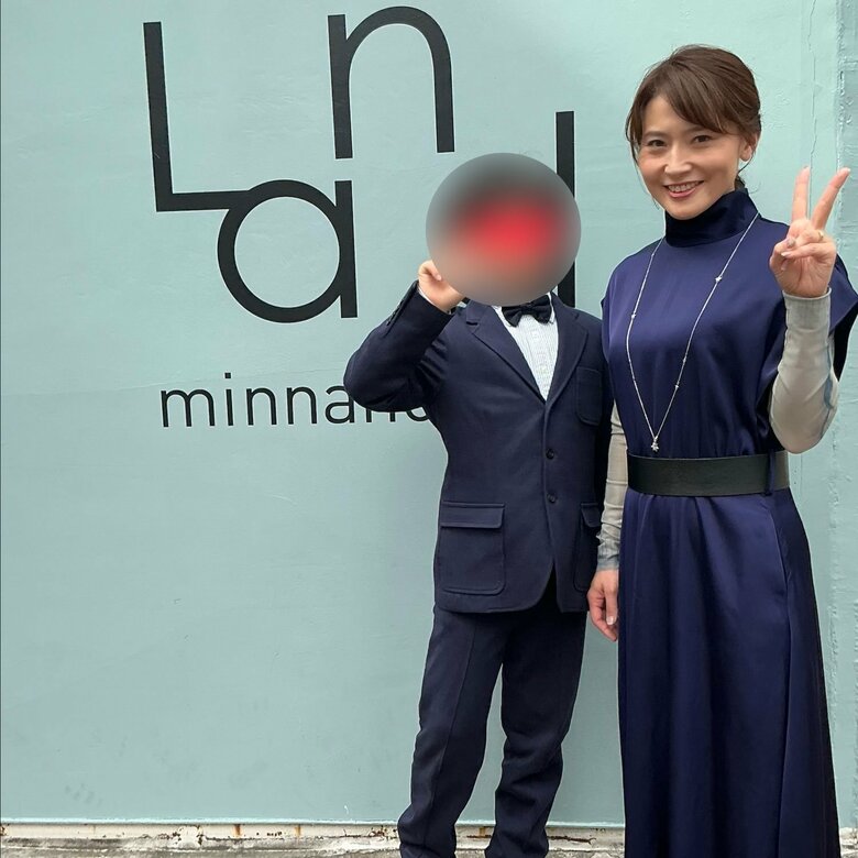親戚の結婚式に出席したとき、姉が経営している子ども食堂の前にて撮影