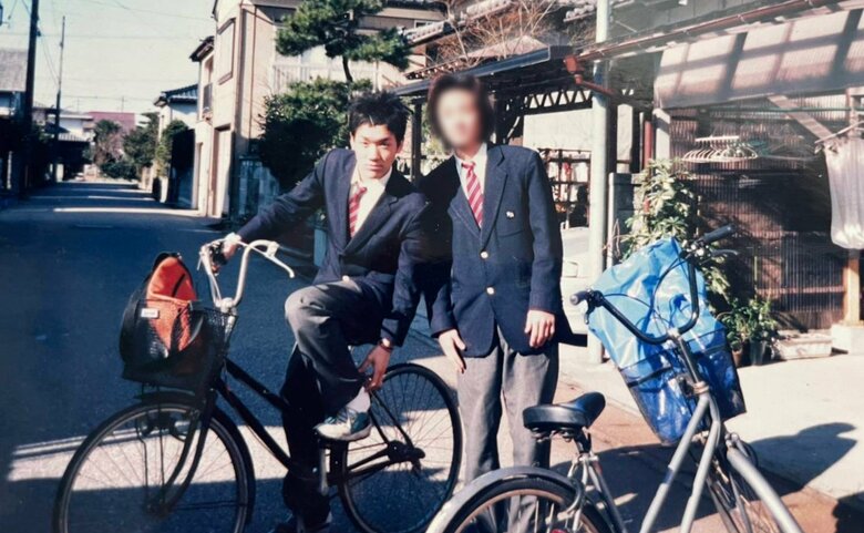 「男も家事ができて当然」という家庭で育った山本さん。写真は高校生のころ