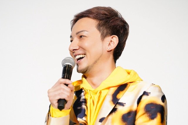 エースのキャラクターを笑顔で語るISSAさん