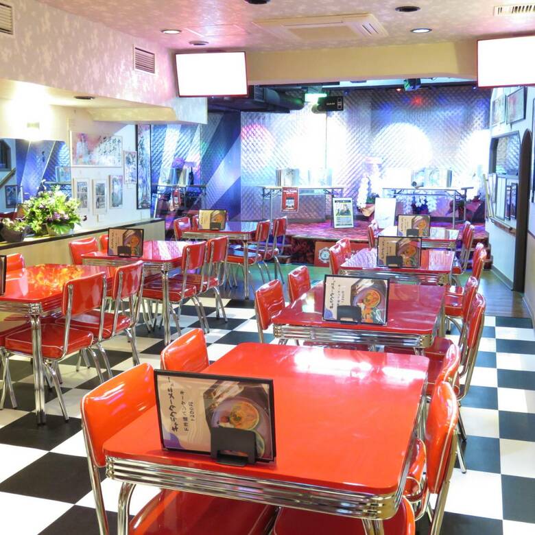 浜田ブリトニーさんが経営する「漫画ギャラリーCAFEオカオカ」