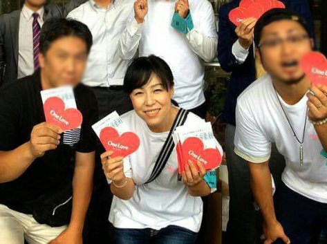 2016年、岩朝さんが代表理事を務める里親支援のNPO法人のメンバーで。毎年10月に「全国一斉里親制度啓発キャンペーン」を実施している