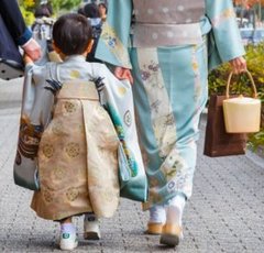 ワンピースかスーツか…子供の七五三で母親は何を着るべきか!?