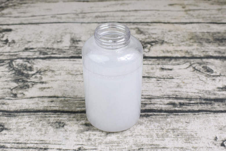 ダイソーのおすすめ商品「ふわ泡ポンプボトル」の使用中画像2