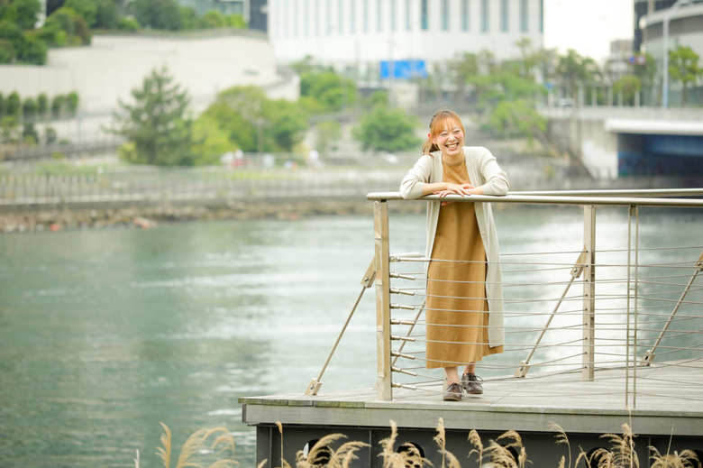 牧野友香子（まきのゆかこ）さん／1988年、大阪府出身。株式会社デフサポ代表取締役。2歳の時に先天性の感音性難聴が発覚、重度聴覚障害を持つ。神戸大学を卒業後、ソニー株式会社に入社。2018年3月に同社を退社し、同年よりデフサポの事業拡張を目指す。2児の母で横浜市在住。