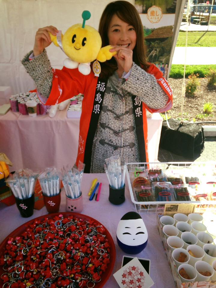 ワシントンDCで毎年開催される全米桜祭りで福島のPRをする関口さん