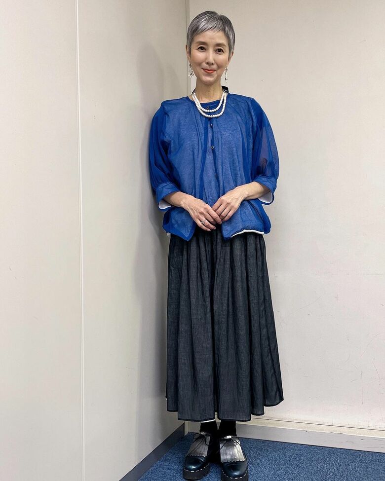 グレイヘアのベリーショートにしてからファッションの幅が広がった