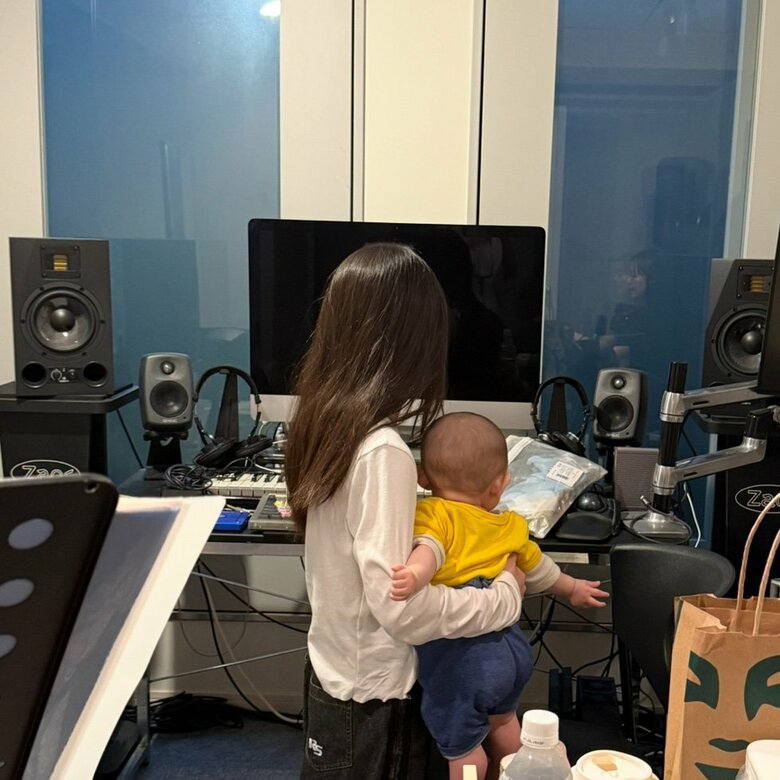 「小さいお母さん」リハ中に赤ちゃんの面倒を見る長女