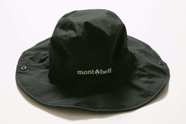 ブラックのほか、ダスキーグリーン、ガーネットの３色展開