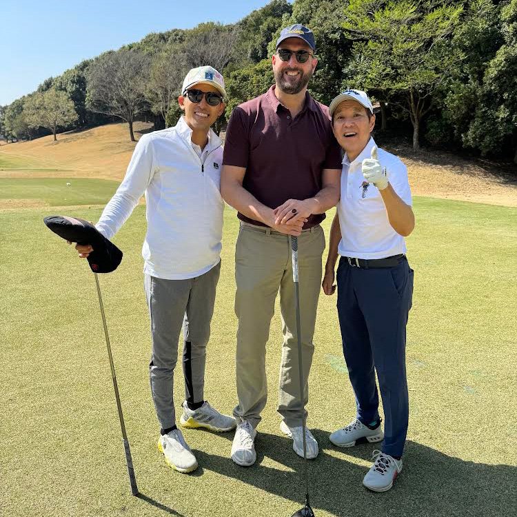 貴重なプライベートのゴルフ姿！どこに行っても誰とでも仲良くなるという