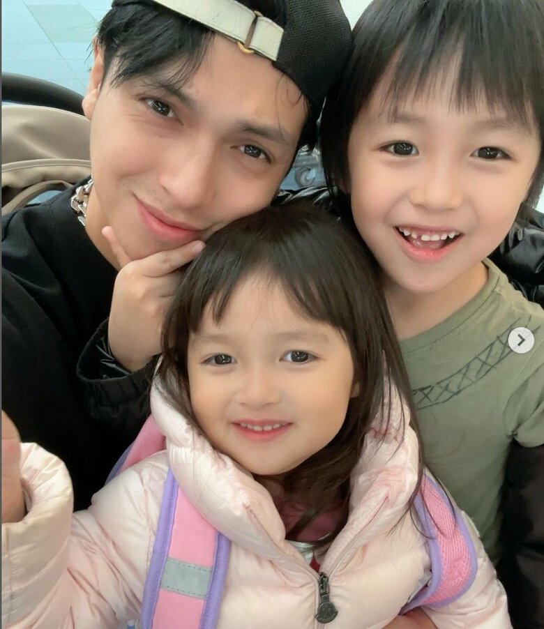 不妊治療の末に授かった長男、長女と共に映るアレク