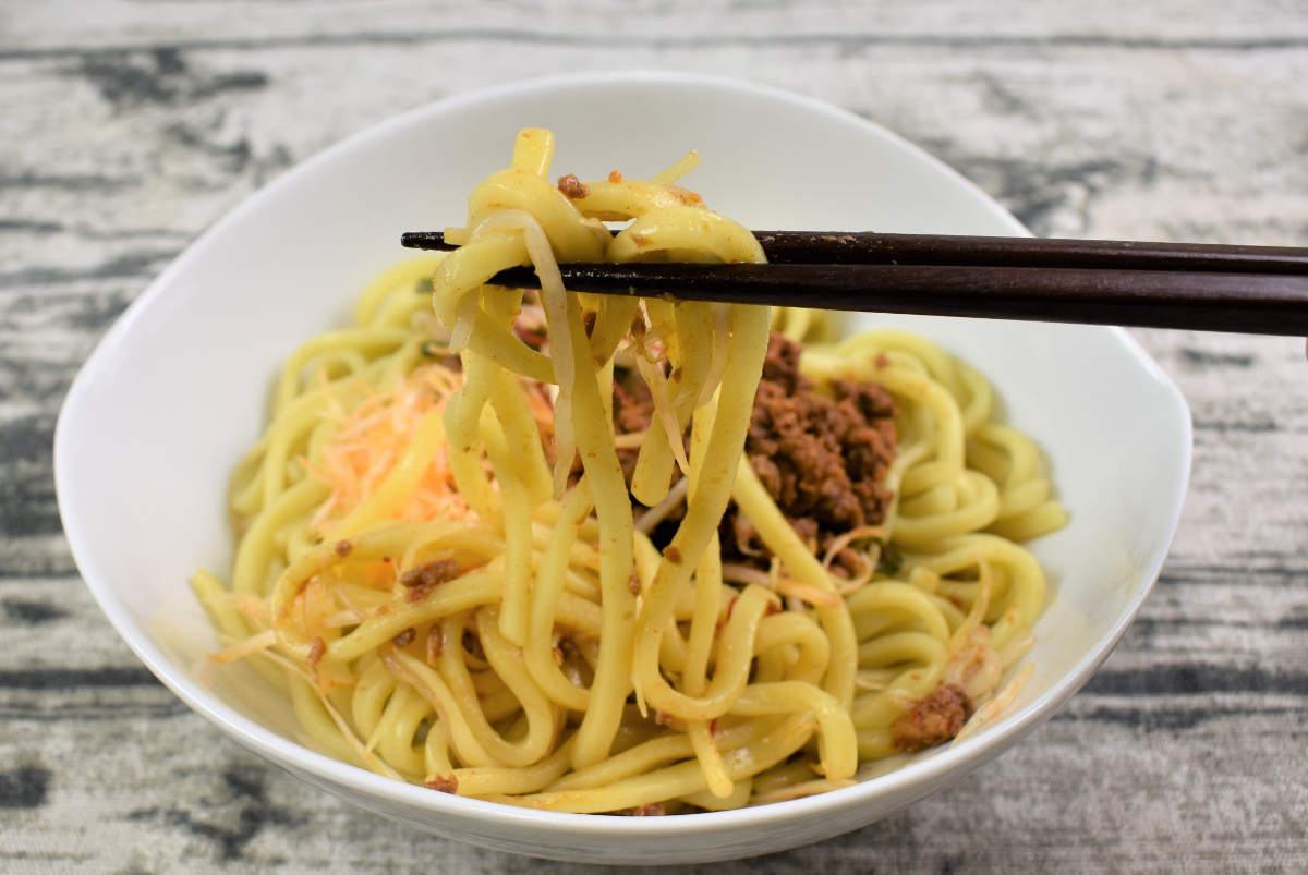 ファミマの人気ラーメンしびれる辛さ冷し辛味噌まぜそばの実物画像4