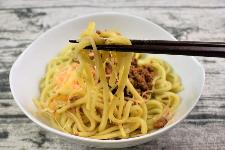 ファミマの人気ラーメンしびれる辛さ冷し辛味噌まぜそばの実物画像4