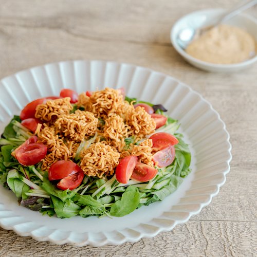 「インスタントラーメンを使ったサラダ」