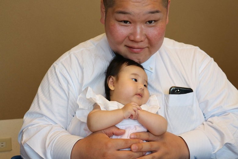 生前の第13代東関親方と娘さん