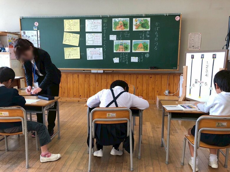 小学校入学後の初めての参観日。ゆいなさんは45分間の授業を座って取り組むことができた