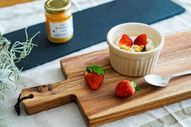 ▲アカシアカッティングボード（L） 925円（税抜）