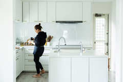 人気YouTuberマリリンの自宅が素敵！「昔は2畳のシェアハウスで…どんだけ狭いねん！って」