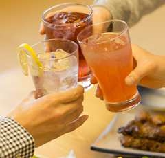 お酒で豹変…酔った時の態度は本性か!?「寡黙な先輩の人間性って」