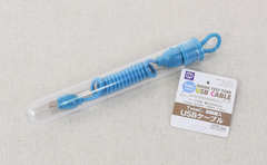 カバンの中で絡まない⁉  便利なダイソーの「TypeC、試験管入 USBケーブル」