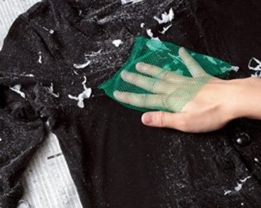 【裏技】ティッシュまみれの洗濯ものをサッときれいに