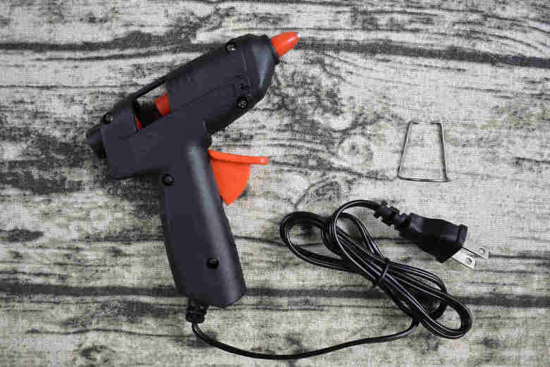ダイソーのおすすめ商品「グルーガン」の商品画像