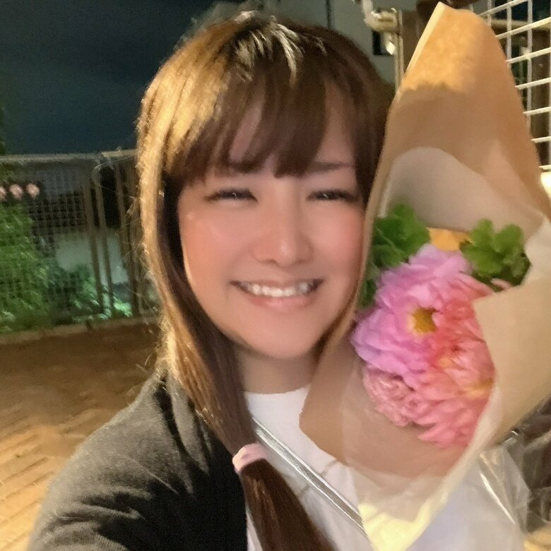 ロングヘアのエクステをつけた希良梨さん