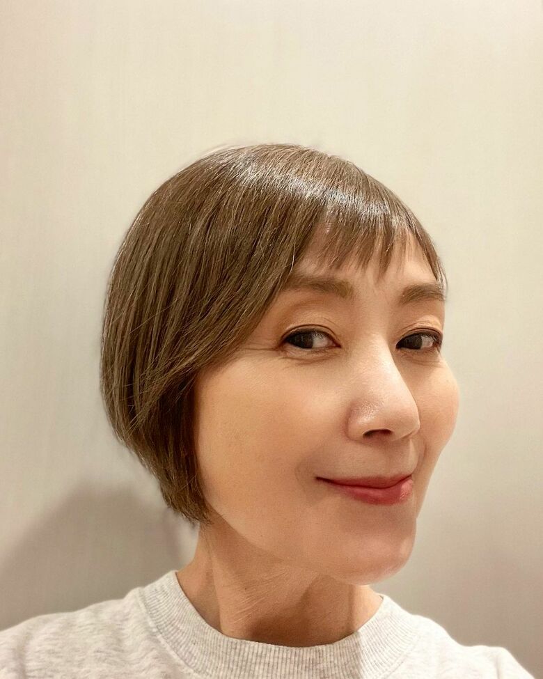 ショートボブにヘアチェンジ。ミルクティーのようなカラーが素敵！