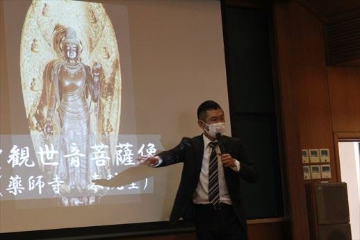 仏教好きがこうじて書籍を6冊出版し、各地で仏教講座を行う哲夫さん