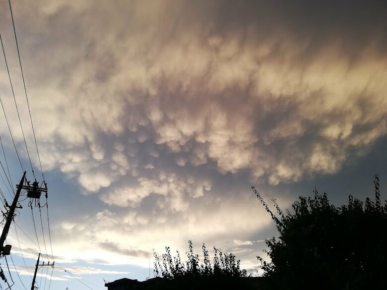 この雲が見えたら要注意「乳房雲」