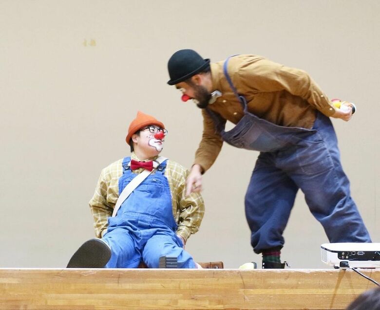 KoTaさんデビューの舞台。「かばんの上に座ってどいてくれない」というシーン