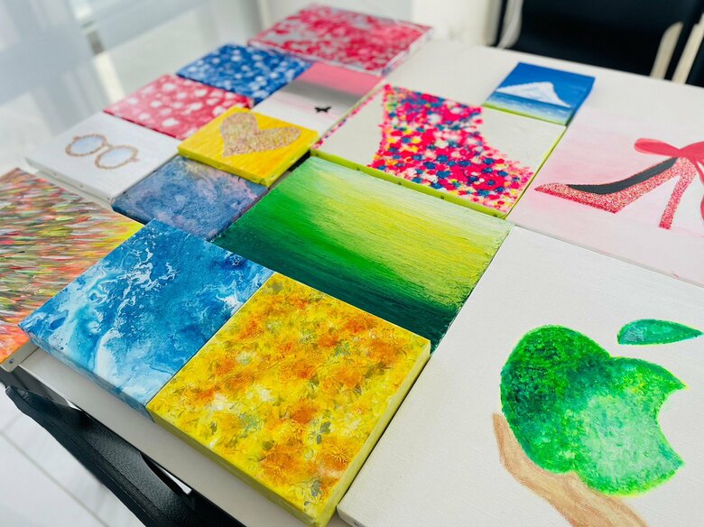 趣味のアクリル画はプロ並みの腕前！