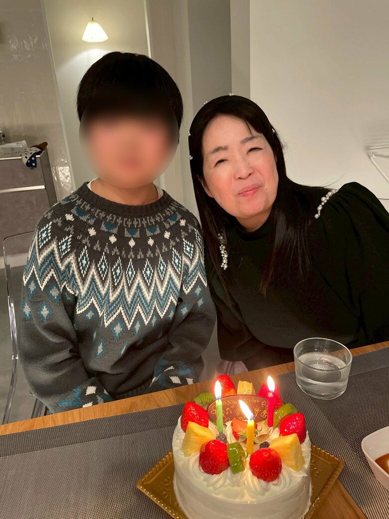 末っ子（当時小6）と。中学時代の友人たちが合格を祝ってくれた