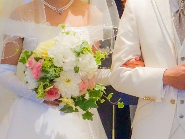臨月に結婚式に参列 結婚式当日の服装はどうする Chanto Web