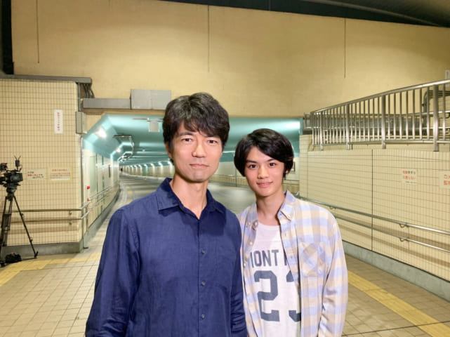 仲村トオルさんと、息子役の藤原大祐さんとのオフショットⓒLove Mooning Film Partners